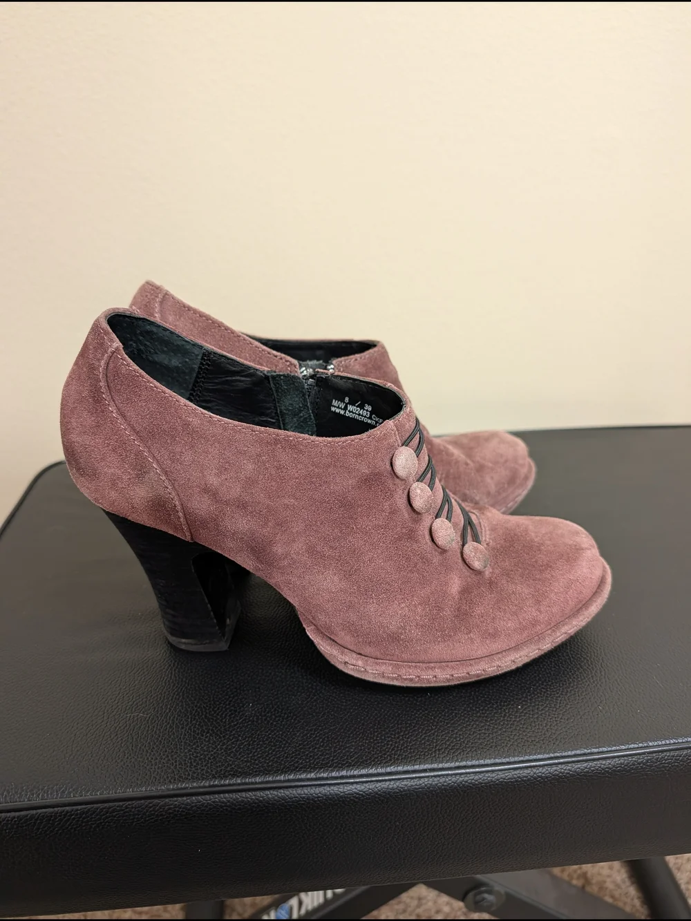 Born Crown 8 Mauve Suede Button‎ Accent Ankle Boots - Picture 2 of 10